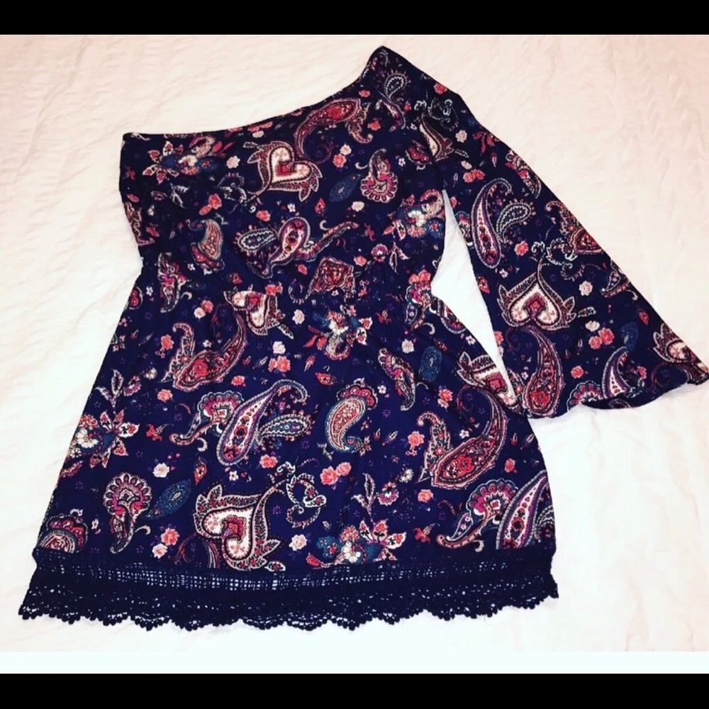 2b BeBe women’s one shoulder dress size Large